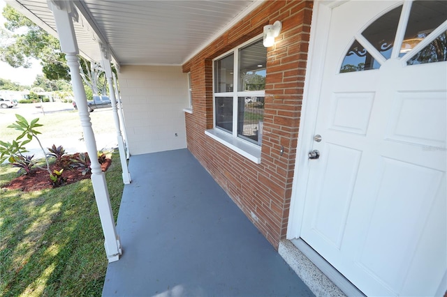 doorway to property with covered porch