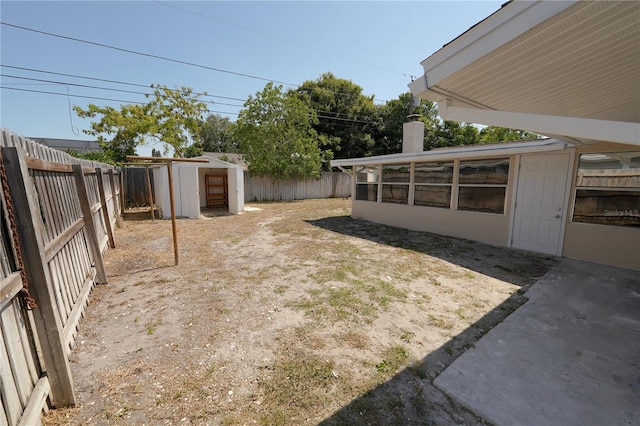 view of yard with a storage unit