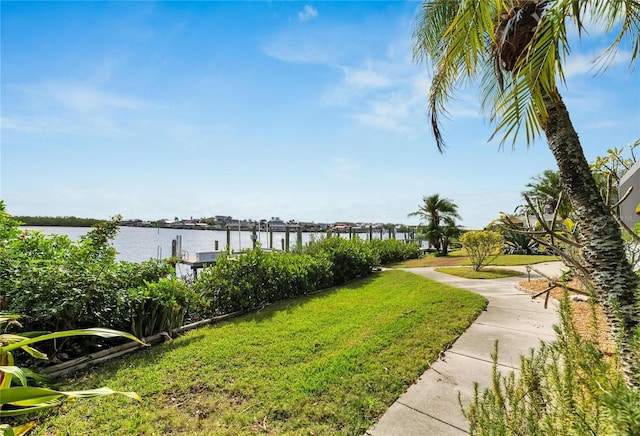 view of yard featuring a water view