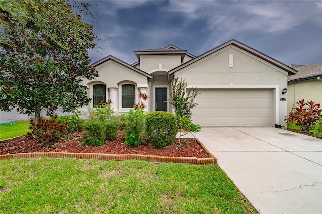 view of front of property featuring a front yard and a garage