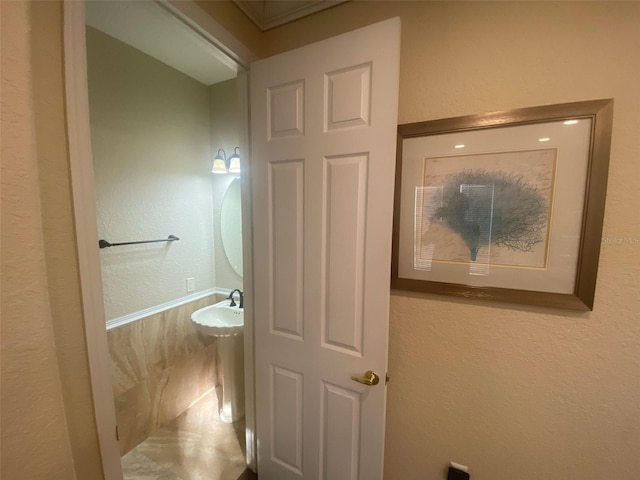 bathroom featuring sink