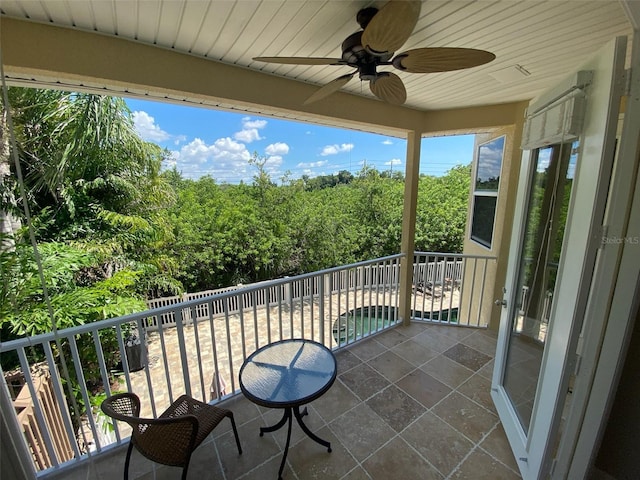 balcony featuring ceiling fan