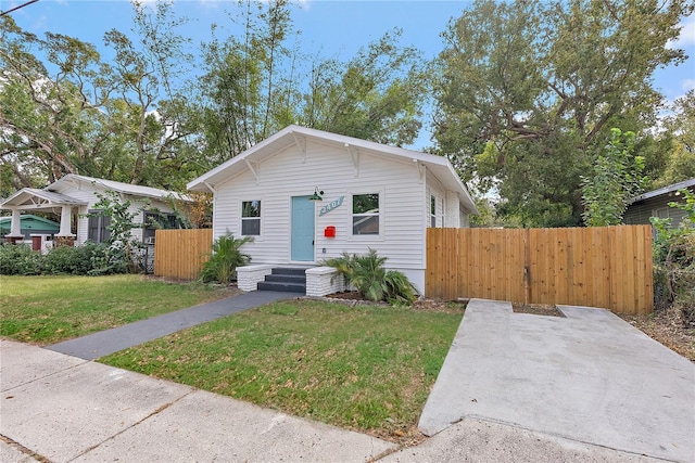 view of front of property with a front yard