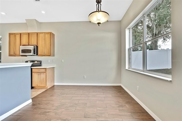 kitchen with stainless steel electric stove, hanging light fixtures, and light wood-type flooring