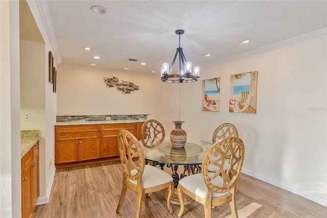 dining room featuring an inviting chandelier, ornamental molding, and light wood-type flooring