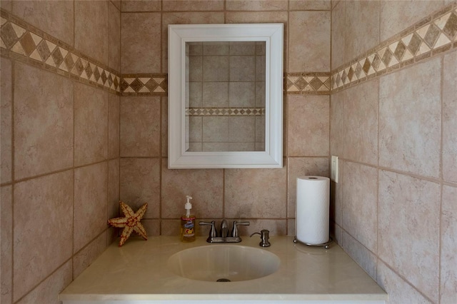 bathroom featuring sink