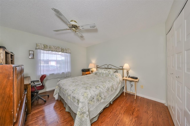 bedroom with ceiling fan, a closet, a textured ceiling, and hardwood / wood-style flooring