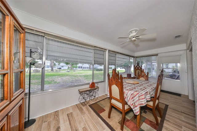 sunroom with ceiling fan