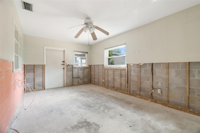 unfurnished room featuring ceiling fan