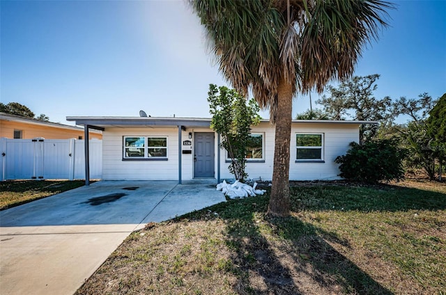 1536 77th Ave N, Saint Petersburg, FL 33702 - ranch-style house featuring a front lawn