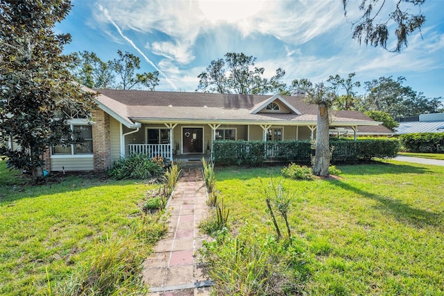 view of front of house featuring covered porch and a front yard