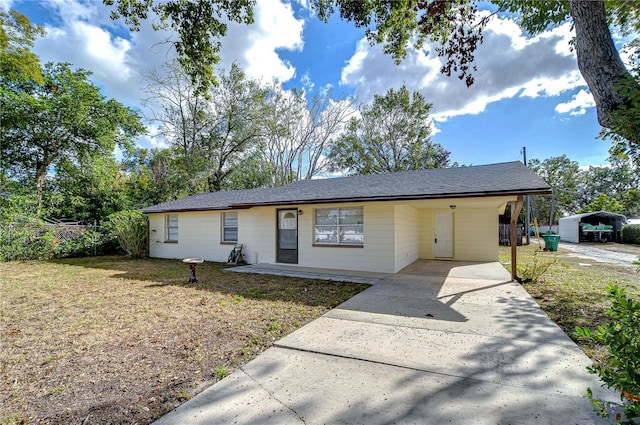 single story home featuring a carport and a front lawn