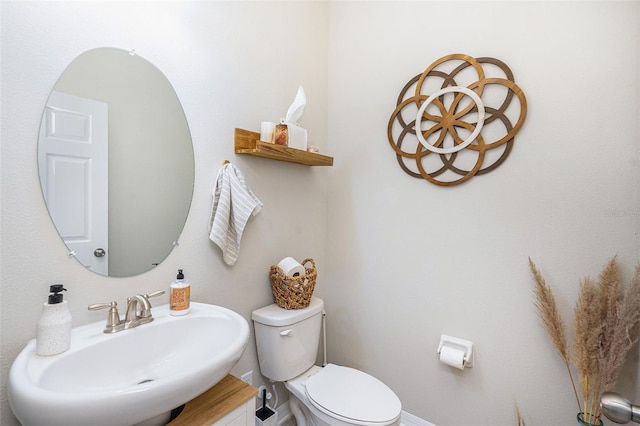 bathroom featuring toilet and sink