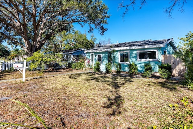 ranch-style home with a front yard