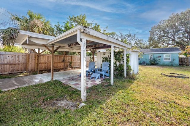 view of yard with a patio area