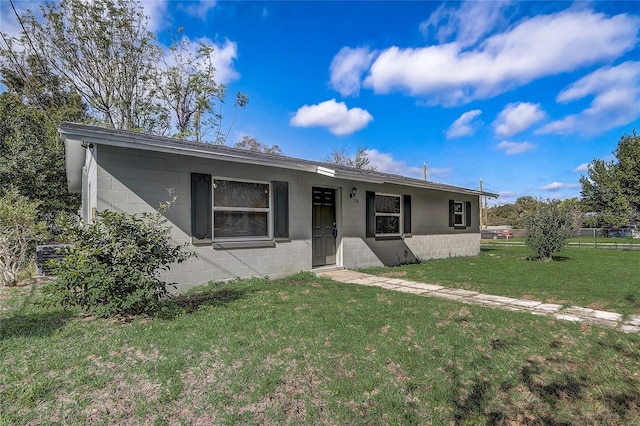 single story home featuring a front yard