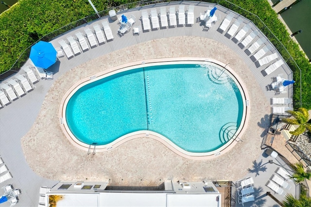 view of swimming pool