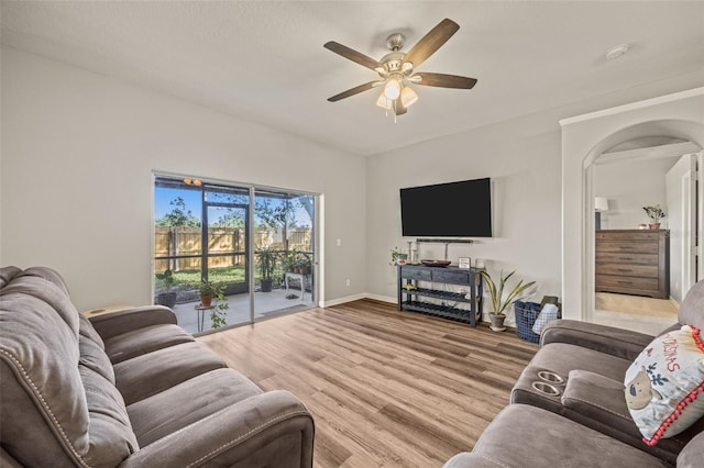 living room featuring light hardwood / wood-style floors and ceiling fan