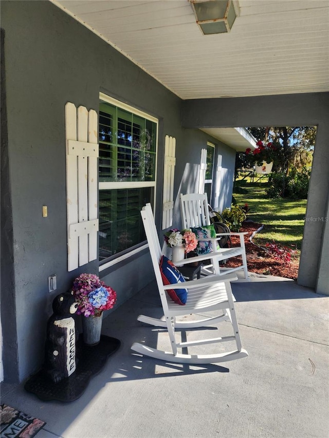 view of patio / terrace with covered porch