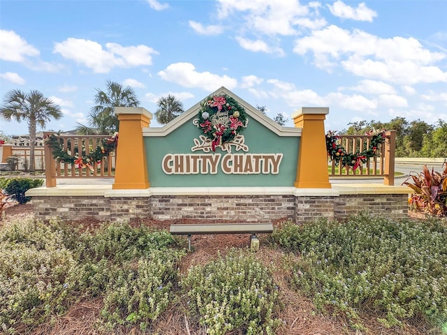 view of community / neighborhood sign