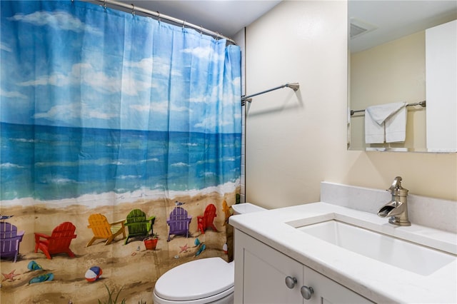 bathroom featuring a shower with shower curtain, vanity, and toilet