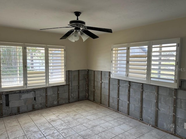 empty room featuring ceiling fan