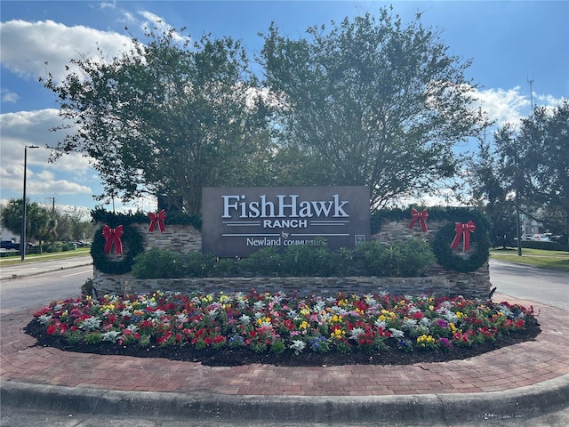 view of community / neighborhood sign