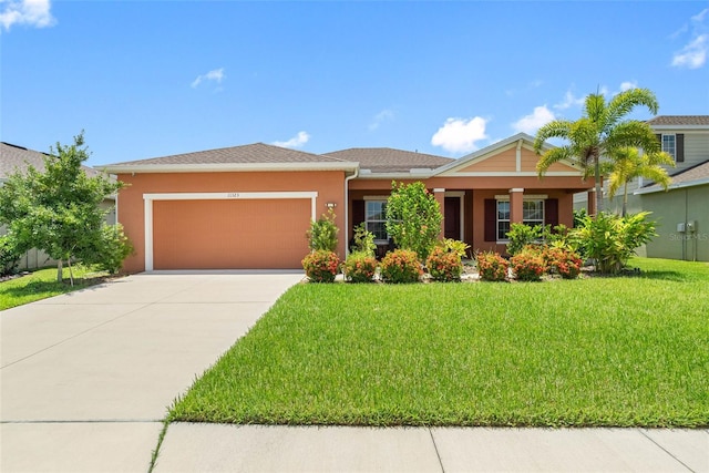 view of front of property featuring a front yard and a garage