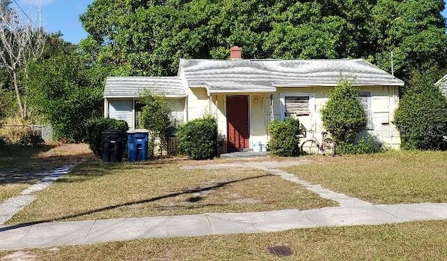 ranch-style house with a front lawn