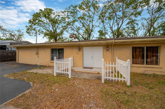 view of front of property