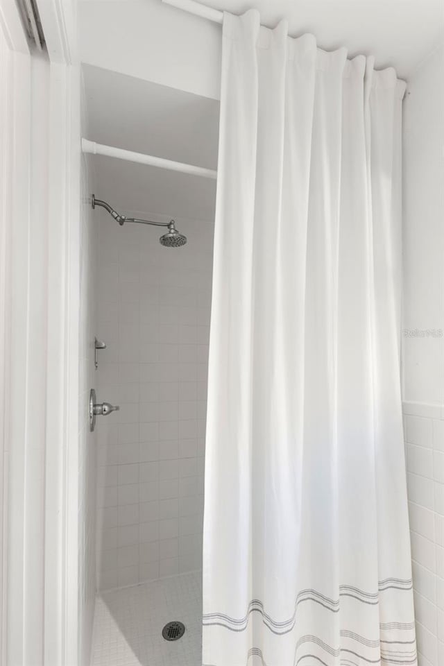 bathroom with curtained shower