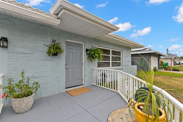 property entrance with a porch and a yard