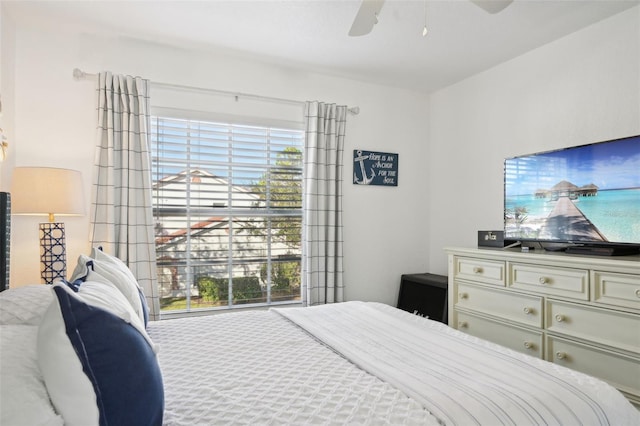 bedroom with ceiling fan