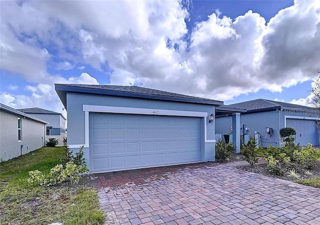 view of front facade featuring a garage