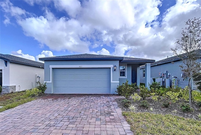 view of front facade featuring a garage