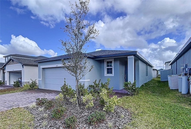 view of front of house featuring a garage and a front yard