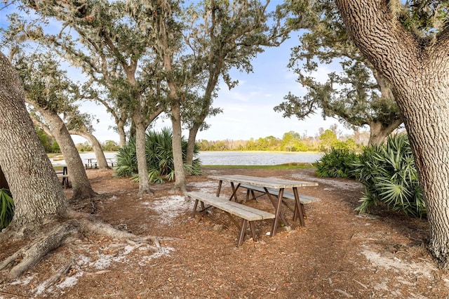 view of yard featuring a water view