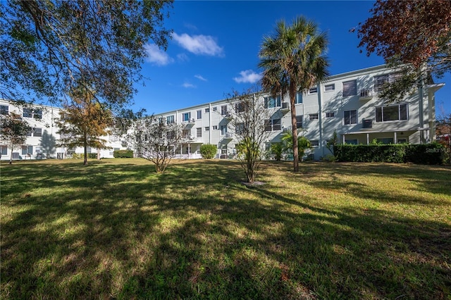 2386 Sumatran Way Unit 34, Clearwater, FL 33763 - surrounding community with a lawn and a residential view