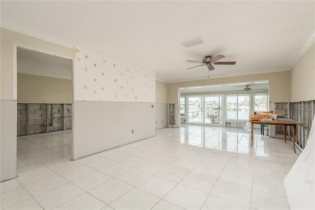 empty room featuring ceiling fan, ornamental molding, and light tile patterned flooring