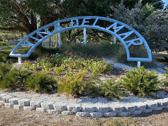 view of community / neighborhood sign