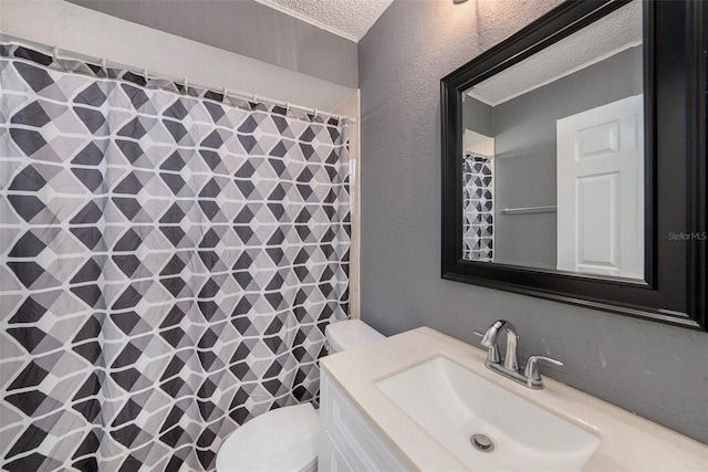 bathroom featuring a shower with shower curtain, vanity, toilet, and a textured ceiling