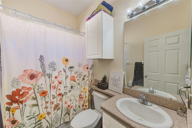 bathroom featuring a shower with shower curtain, vanity, and toilet