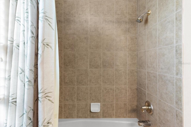 bathroom with shower / tub combo