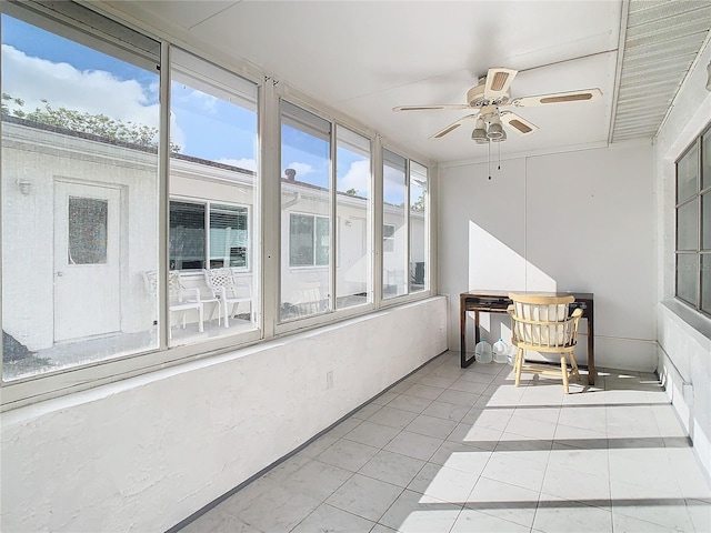 sunroom featuring ceiling fan