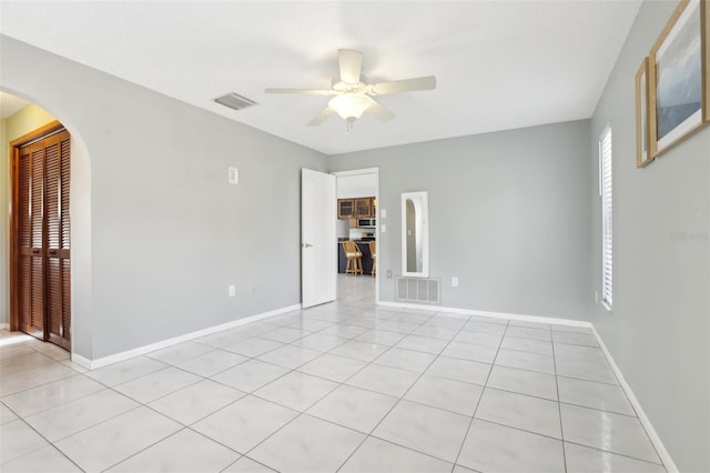 unfurnished room featuring ceiling fan and light tile patterned floors