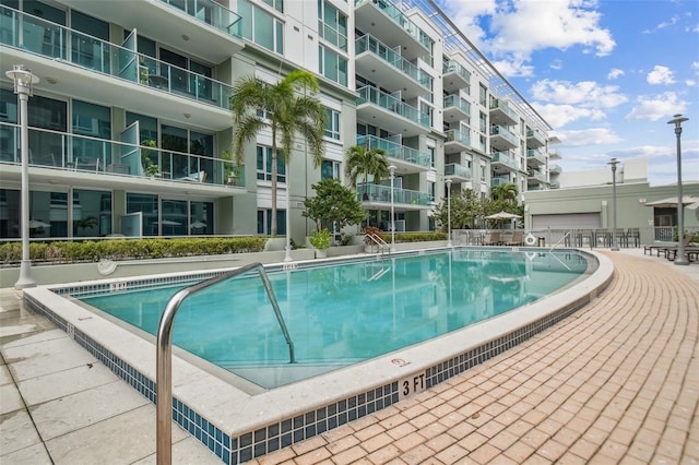 view of swimming pool