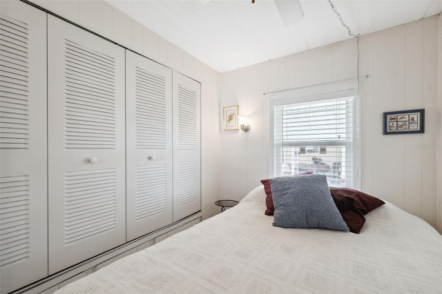 bedroom with a closet