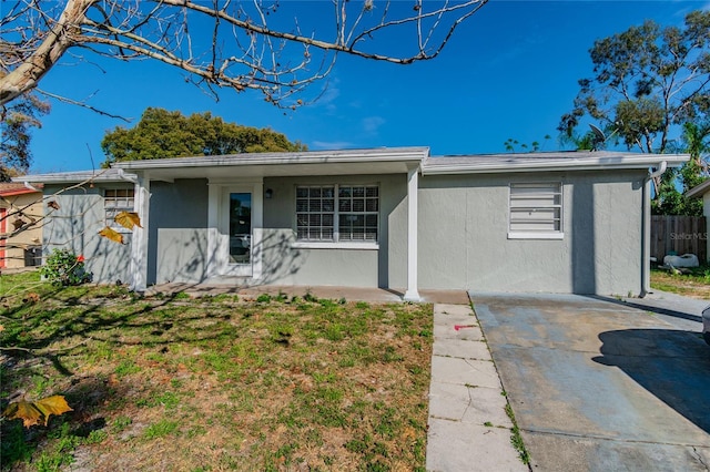 single story home with a front yard, fence, and stucco siding