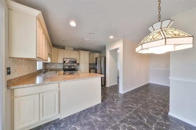 kitchen featuring sink, hanging light fixtures, stainless steel appliances, backsplash, and kitchen peninsula