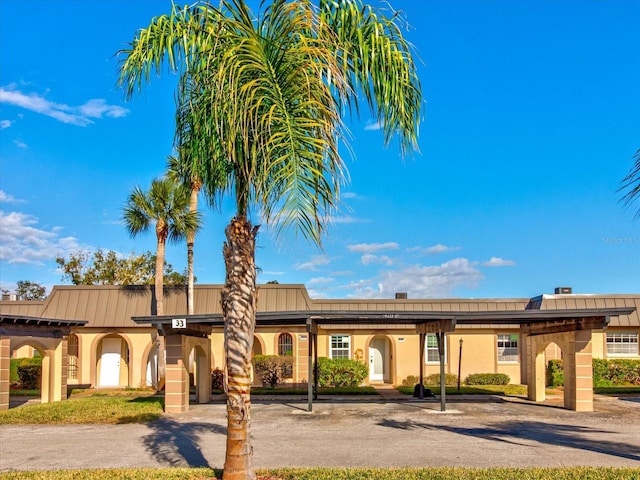 view of front of property